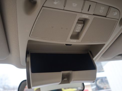 Used 2015 Nissan Rogue SV w/ SV Moonroof Package image 75