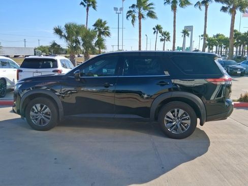 Used 2024 Nissan Pathfinder S image 3
