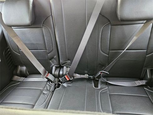 Used 2019 GMC Yukon SLT w/ Premium Edition image 16