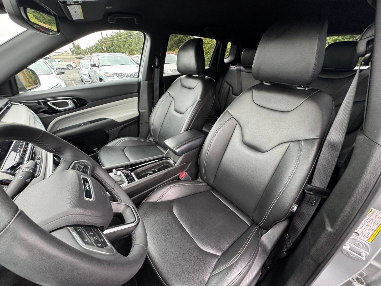 Used 2025 Jeep Compass Limited AWD/4WD image 36