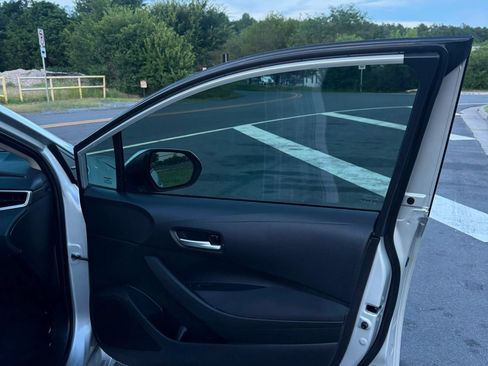 Used 2020 Toyota Corolla LE FWD image 30