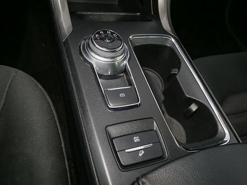 Used 2019 Ford Fusion SE FWD image 25