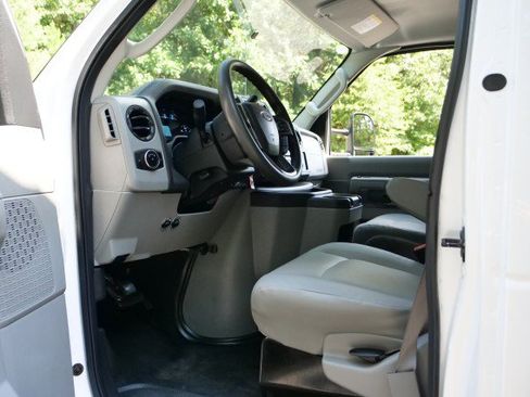 Used 2024 Ford E-450 and Econoline 450 Super Duty w/ Power Windows & Locks Group RWD image 15