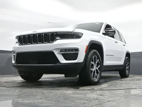 Used 2025 Jeep Grand Cherokee Limited image 50