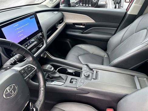 Used 2024 Toyota Grand Highlander Platinum image 25