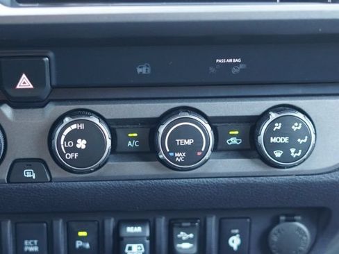 Used 2019 Toyota Tacoma TRD Off-Road w/ Technology Package AWD/4WD image 35