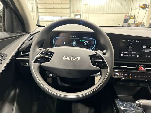 New 2025 Kia Niro LX image 13