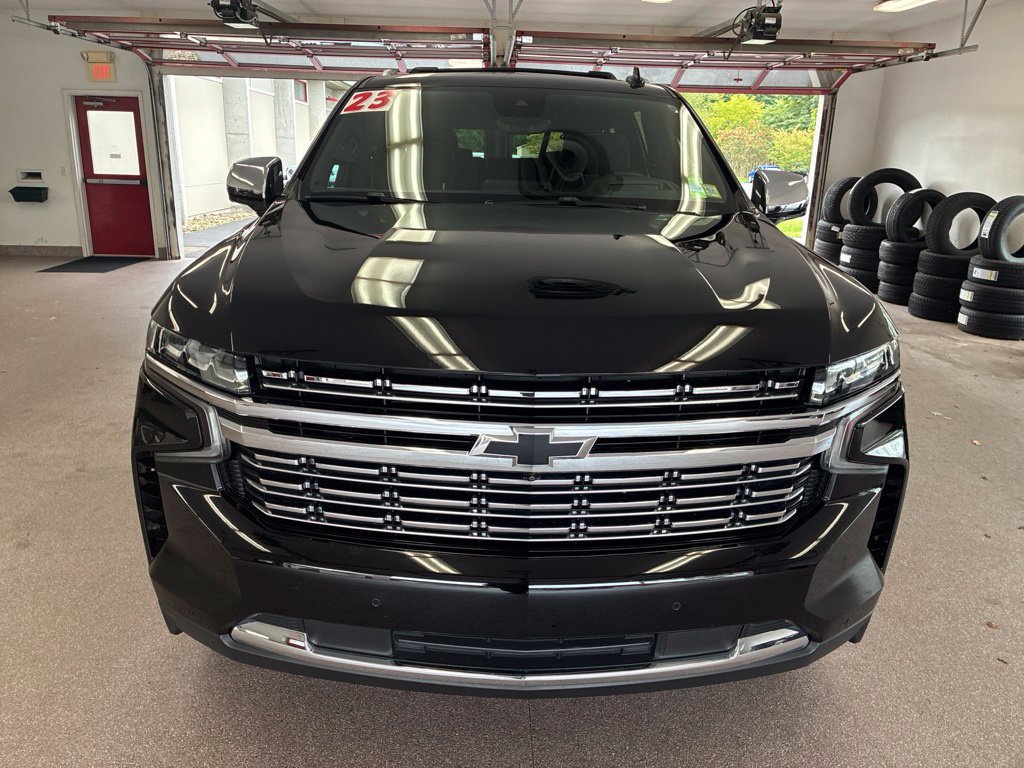 Used 2023 Chevrolet Suburban Premier w/ Premium Package 2 AWD/4WD image 2