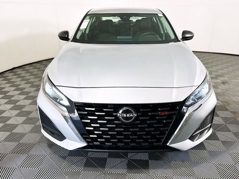 Used 2024 Nissan Altima 2.5 SV FWD image 8