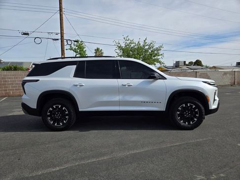 Used 2025 Chevrolet Traverse Z71 w/ Enhanced Driving Package image 7