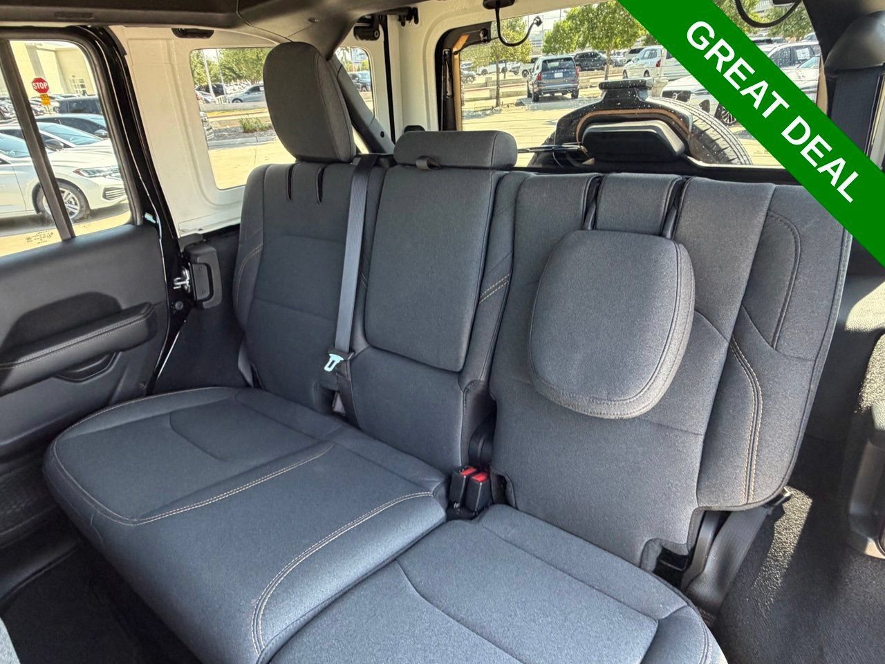 Used 2025 Jeep Wrangler Unlimited Sahara w/ Safety Group AWD/4WD image 33