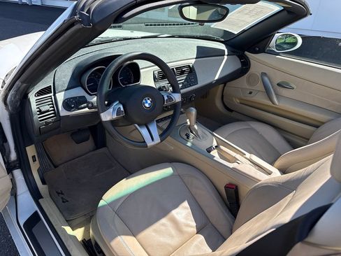Used 2005 BMW Z4 3.0i RWD image 10
