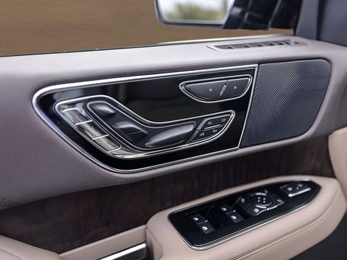 Used 2024 Lincoln Navigator Reserve image 22