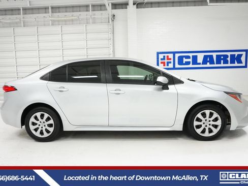 Used 2021 Toyota Corolla LE image 4