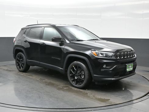 New 2026 Jeep Compass Latitude image 8