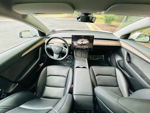 Used 2023 Tesla Model 3 Standard Range RWD image 9