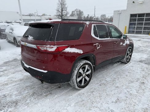 Used 2021 Chevrolet Traverse LT w/ LT Premium Package image 3