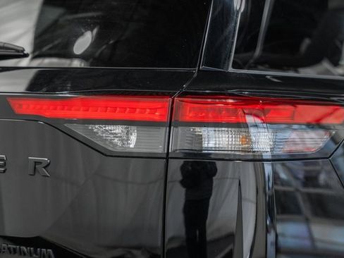 Used 2024 Nissan Pathfinder Platinum w/ Black Appearance Package image 7