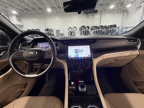 Certified 2024 Jeep Grand Cherokee Limited w/ Luxury Tech Group II AWD/4WD image 7