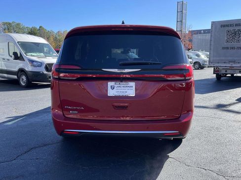 New 2026 Chrysler Pacifica Select image 8