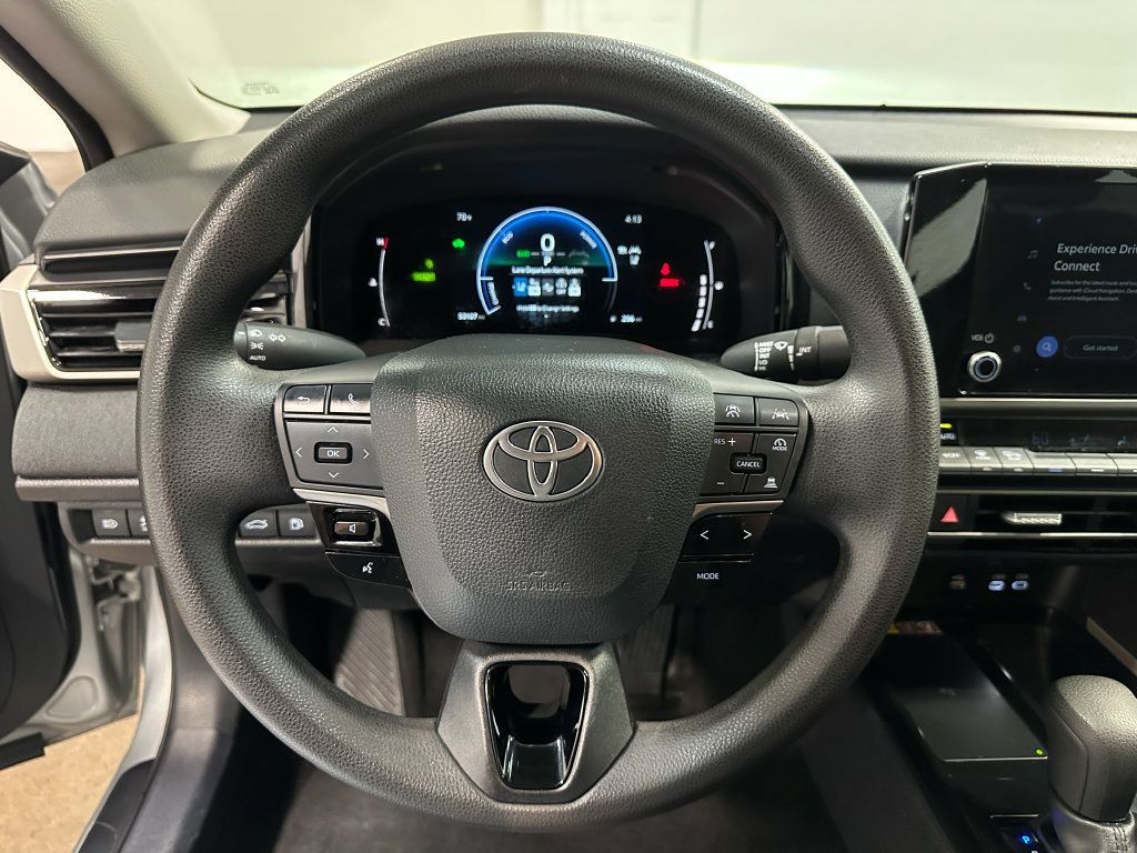 Used 2025 Toyota Camry LE FWD image 9