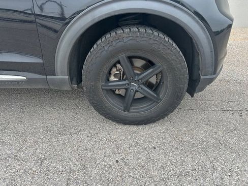 Used 2020 Ford Explorer XLT w/ Equipment Group 202A AWD/4WD image 3