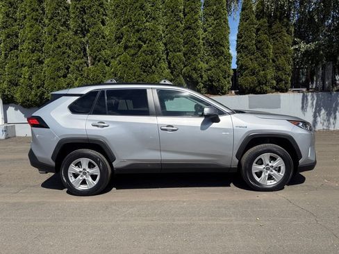 Used 2021 Toyota RAV4 XLE w/ Convenience Package AWD/4WD image 11