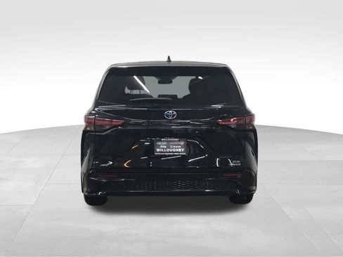 Used 2021 Toyota Sienna XSE image 7