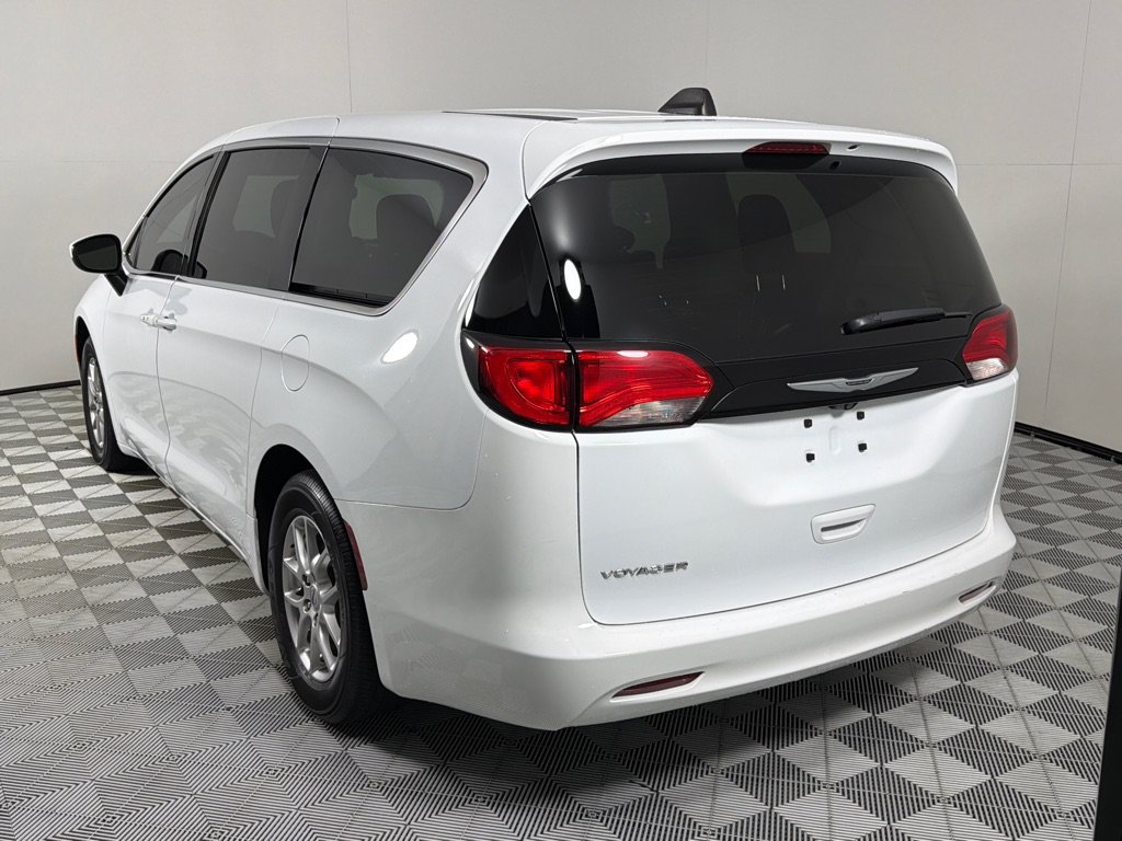 Used 2023 Chrysler Voyager LX FWD image 7
