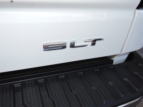 New 2026 GMC Sierra 1500 SLT image 18