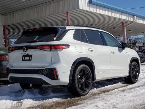New 2026 Volkswagen Tiguan SE R-Line image 3