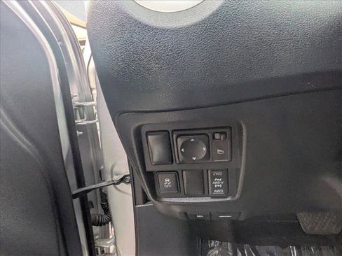 Used 2011 Nissan Juke SV image 19