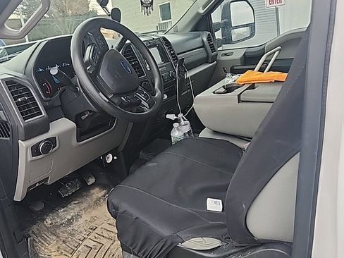 Used 2019 Ford F250 XL w/ Power Equipment Group image 6