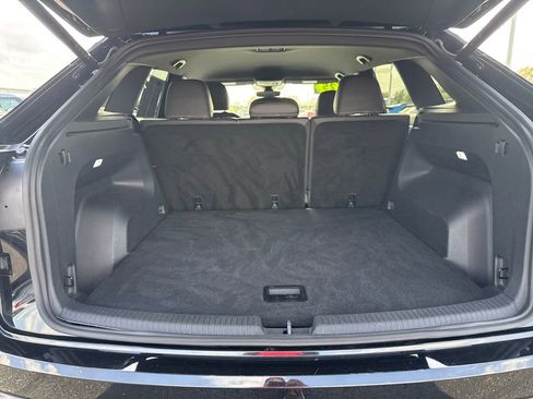 Used 2025 Volkswagen Atlas Cross Sport SE image 27