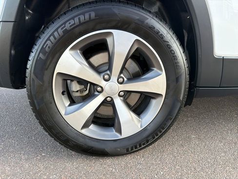 Used 2021 Jeep Cherokee Limited image 33