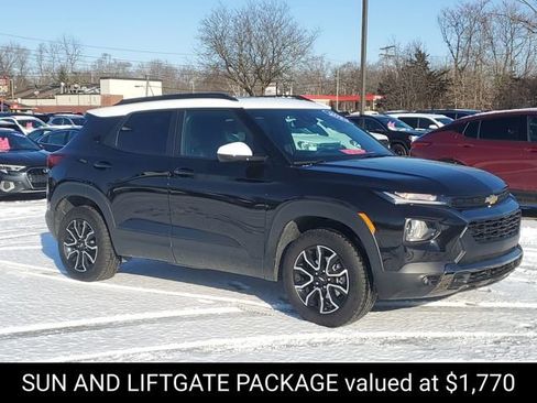 Used 2023 Chevrolet TrailBlazer ACTIV w/ Sun and Liftgate Package image 2