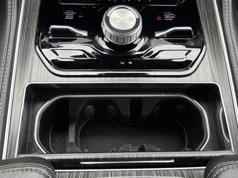 Used 2023 Jeep Wagoneer L Series III w/ Preferred Equipment Group image 28