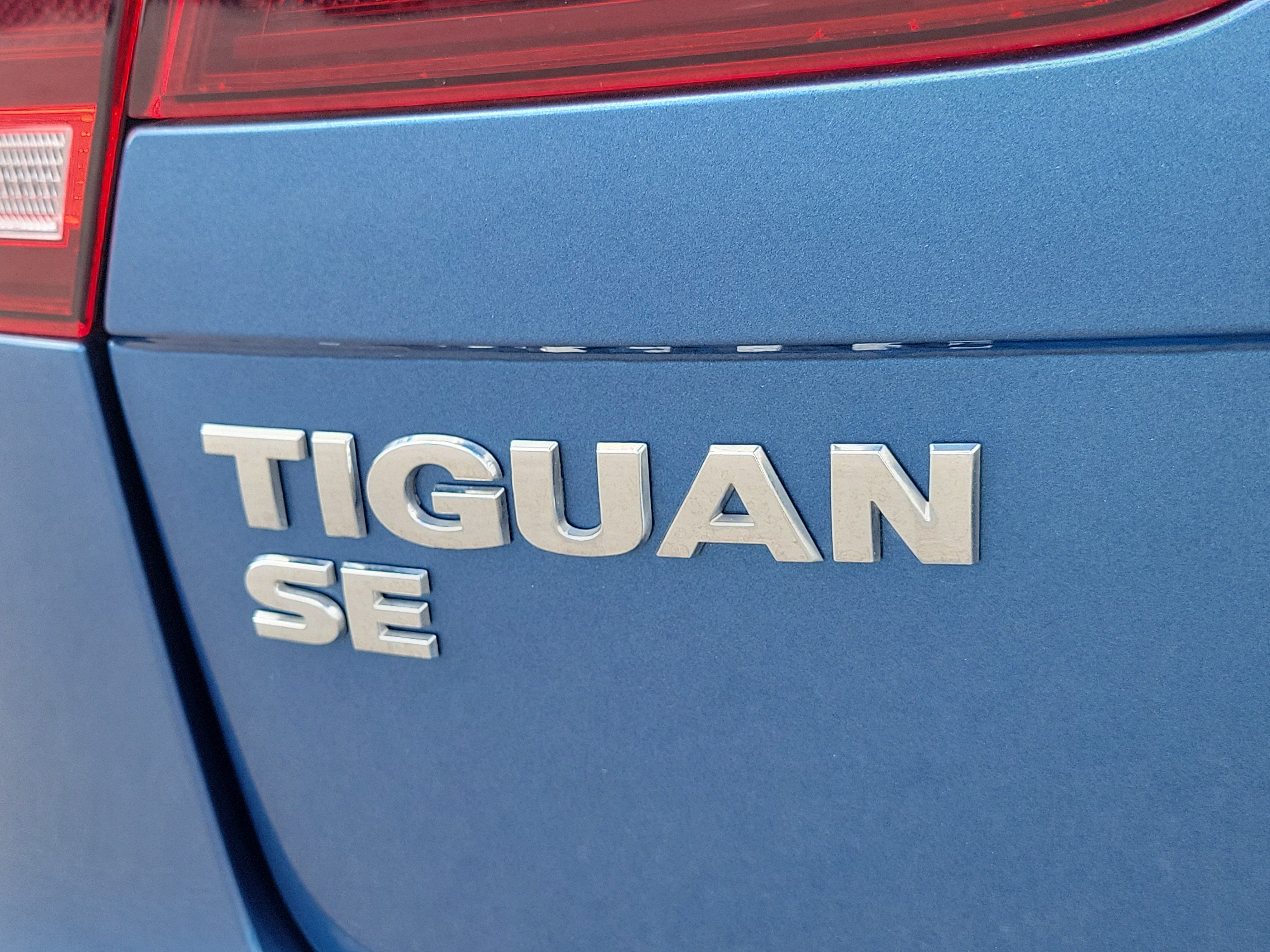 Used 2020 Volkswagen Tiguan SE w/ Panoramic Sunroof Package FWD image 11