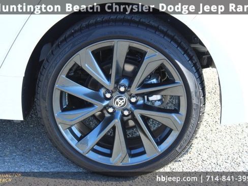 Used 2025 Toyota Corolla SE image 9