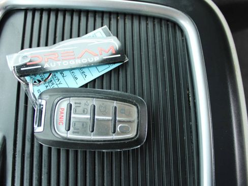 Used 2021 Chrysler Pacifica Touring-L FWD image 33