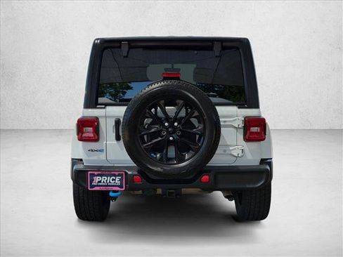Used 2023 Jeep Wrangler Unlimited Sahara w/ Cold Weather Group AWD/4WD image 6