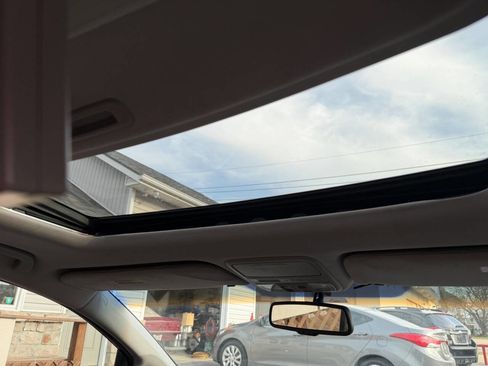 Used 2012 Honda Odyssey Touring Elite image 14