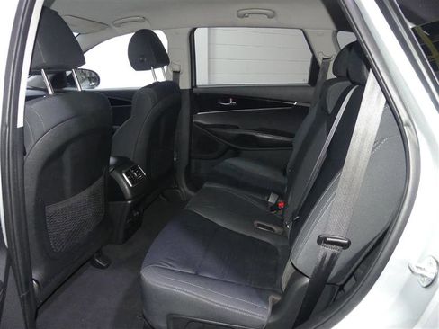 Used 2020 Kia Sorento LX w/ LX I4 Convenience Package image 25