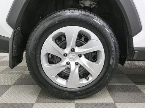 Used 2023 Toyota RAV4 LE AWD/4WD image 17