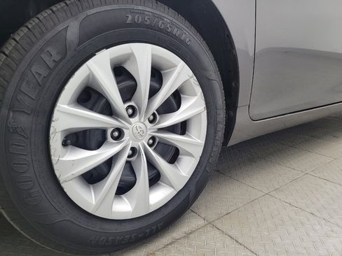 Used 2017 Toyota Camry LE FWD image 31