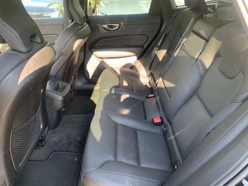 Used 2019 Volvo XC60 T6 Momentum w/ Multimedia Package AWD/4WD image 18