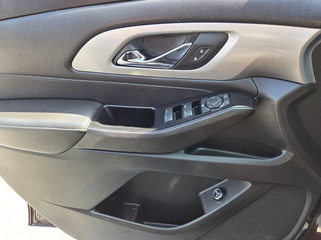 Used 2023 Chevrolet Traverse LT FWD image 30