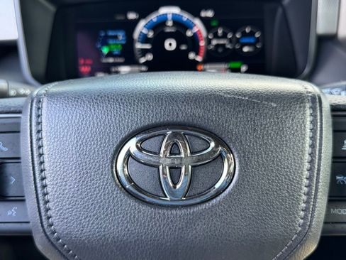 Used 2025 Toyota Tundra Limited image 25