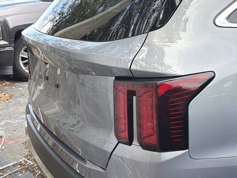 Certified 2025 Kia Sorento S FWD image 10