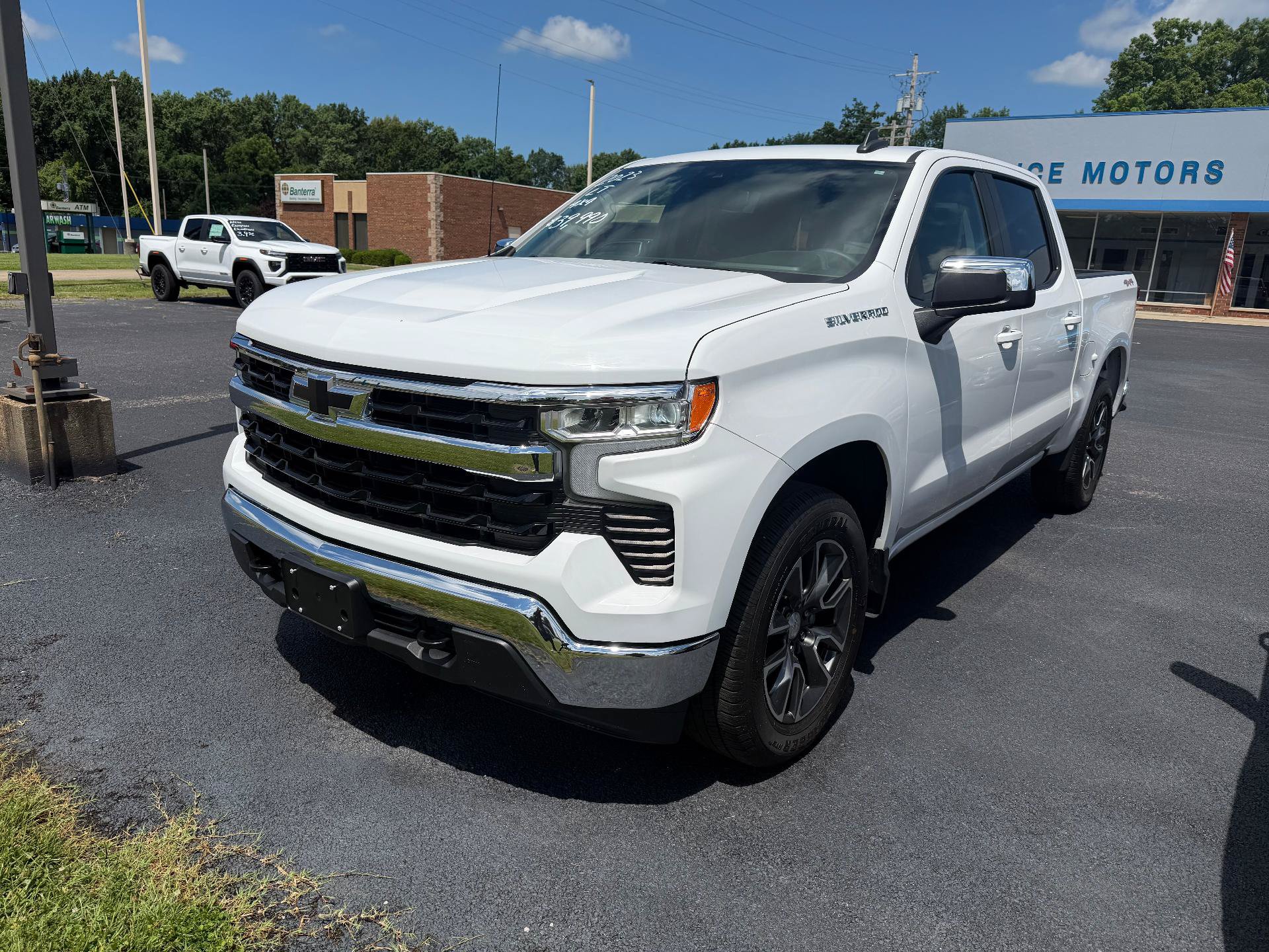 Used 2023 Chevrolet Silverado 1500 LT AWD/4WD image 1